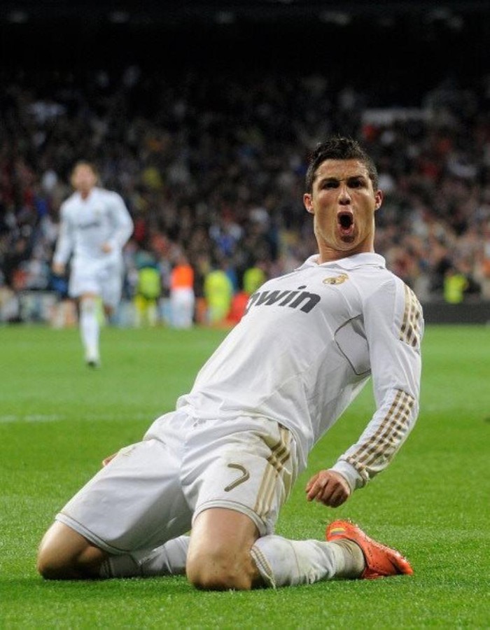 Top 3: Cristiano Ronaldo (Real Madrid & Bồ Đào Nha) – Giúp Real Madrid đoạt chức vô địch La Liga và đưa Bồ Đào Nha tới bán kết EURO 2012, chơi 66 trận (5812 phút), ghi 66 bàn thắng (88 phút/bàn), 19 kiến tạo (305 phút/kiến tạo).